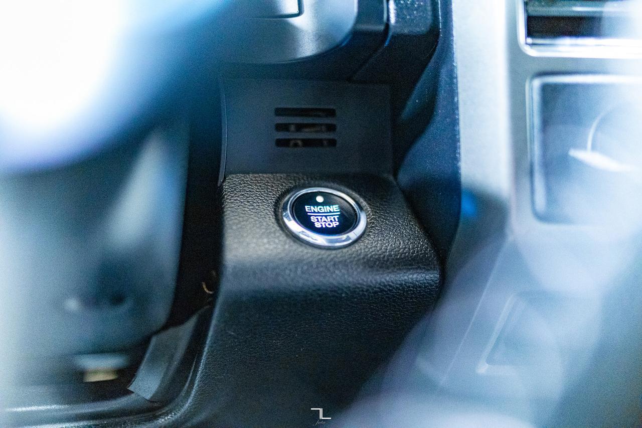 2018 Ford Expedition AWD XLT PSeat BCam 8 Passenger Red Deer AB