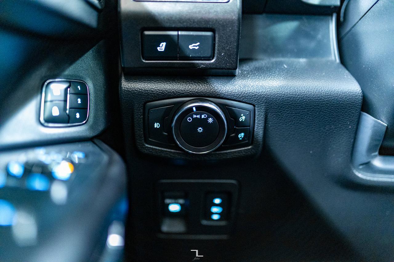 2018 Ford Expedition Max AWD Limited Leather Roof Nav BCam Red Deer AB