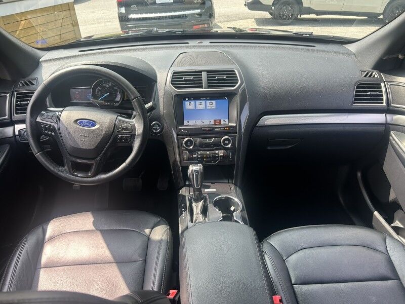 2018 Ford Explorer XLT - GREAT SERVICE HISTORY - LEATHER - SUNROOF - NAVIGATION Webster MA