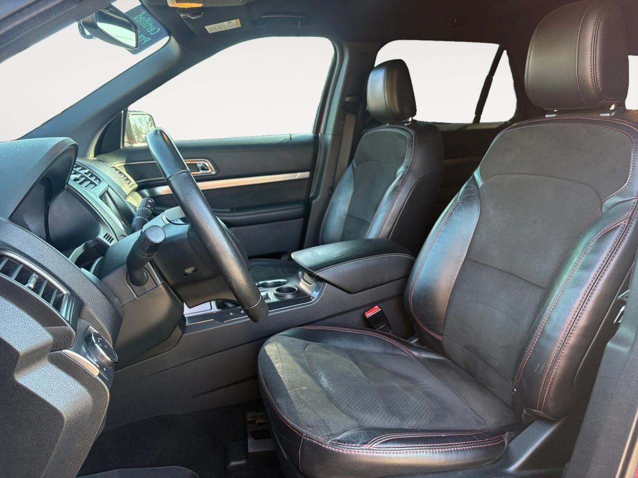 2018 Ford Explorer XLT, POWER LIFTGATE, POWER 3RD ROW, HEATED STEERING WHEEL & SEATS, REMOTE START, ROOF RACKS, BACKUP CAMERA WITH PARKING SENSORS, TOW PACKAGE, NAVIGATION, LOW MILEAGE, CLEAN CARFAX, EXPLORE THE ROAD!