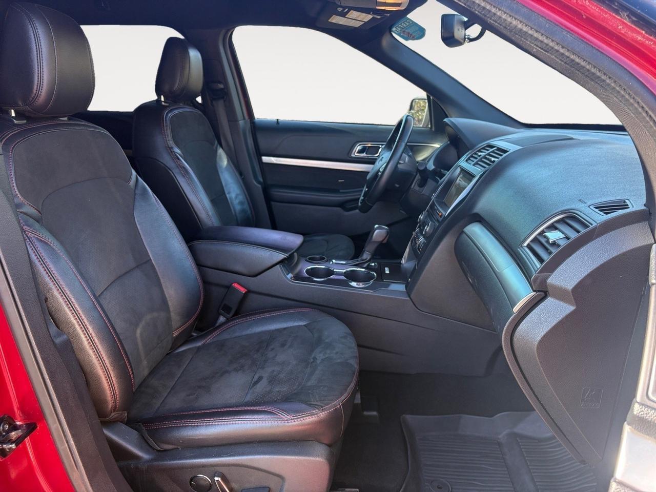 2018 Ford Explorer XLT, POWER LIFTGATE, POWER 3RD ROW, HEATED STEERING WHEEL & SEATS, REMOTE START, ROOF RACKS, BACKUP CAMERA WITH PARKING SENSORS, TOW PACKAGE, NAVIGATION, LOW MILEAGE, CLEAN CARFAX, EXPLORE THE ROAD! Virginia Beach VA