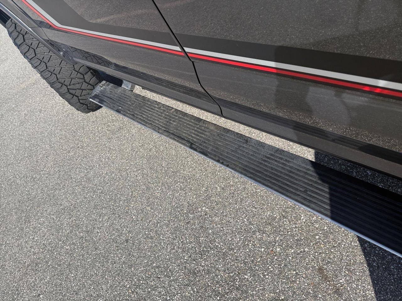 2018 Ford F-150 LARIAT CREW CAB 4X4 LIFTED, HEATED AND VENTILATED SEATS, HEATED REAR SEATS, MOONROOF, POWER SLIDING REAR WINDOW, POWER RUNNING BOARDS, TOW HOOKS, TOW PACKAGE, B&O SPEAKERS, BACKUP CAMERA, POWER FOLDING MIRRORS, CLEAN CARFAX, ONLY 31K MILES 1 OWNER! Norfolk VA