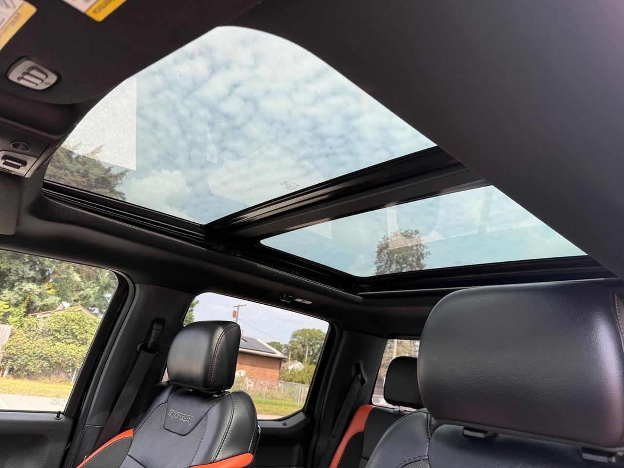2018 Ford F-150 RAPTOR, 4X4, HEATED & COOLED SEATS, PANORAMIC SUNROOF, ANDROID AUTO/ APPLE CARPLAY, B&O SOUND SYSTEM, BED COVER, HIT THE ROAD IN STYLE AND CONFIDENCE TODAY!!!! Norfolk VA