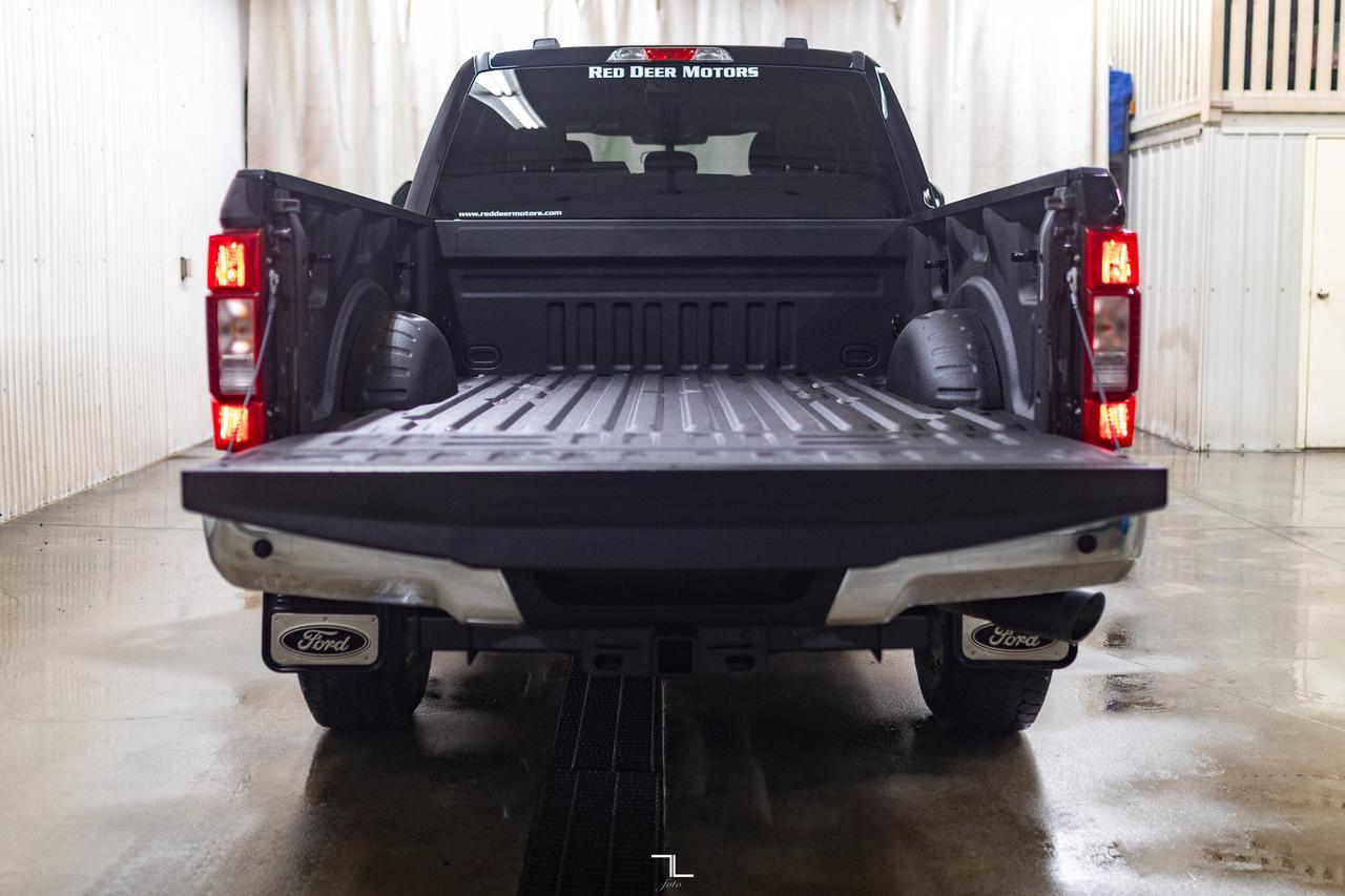 2018 Ford F-250 4x4 Crew Cab XLT Diesel Nav BCam Red Deer AB