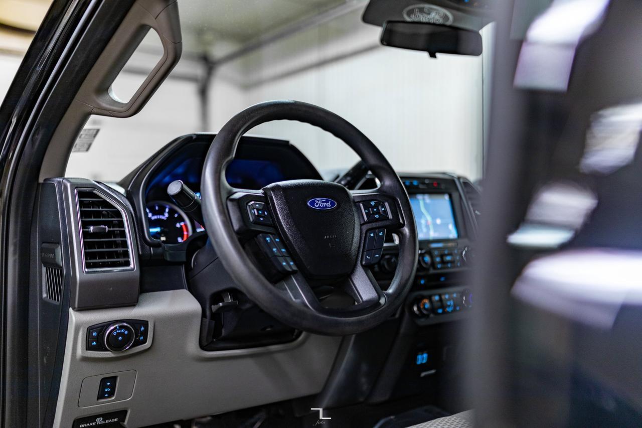 2018 Ford F-250 4x4 Crew Cab XLT Diesel Nav BCam Red Deer AB