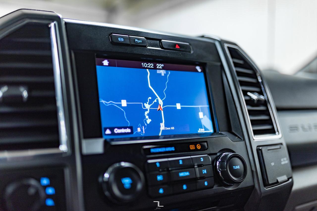 2018 Ford F-250 4x4 Crew Cab XLT Diesel Nav BCam Red Deer AB