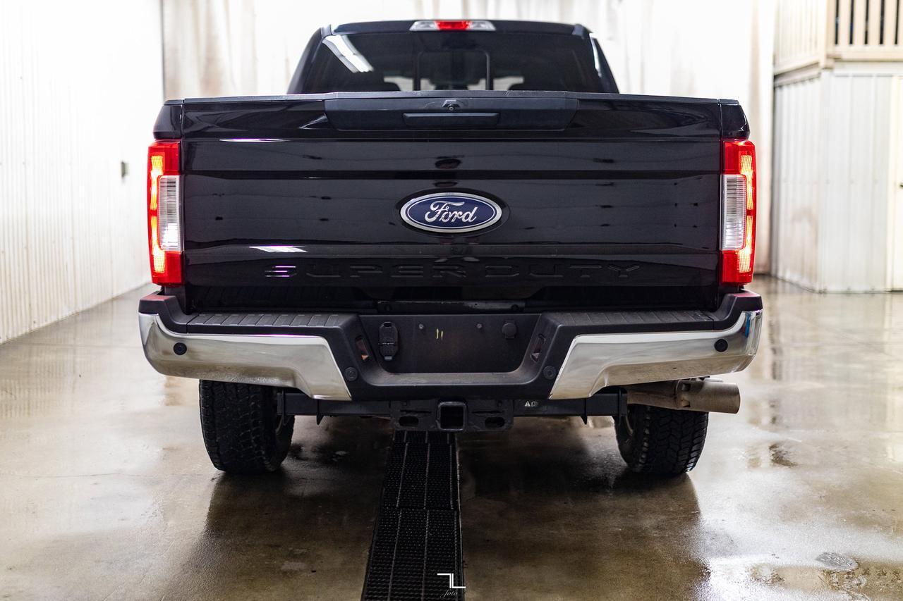 2018 Ford F-250 4x4 Crew Cab XLT Diesel Nav BCam Red Deer AB