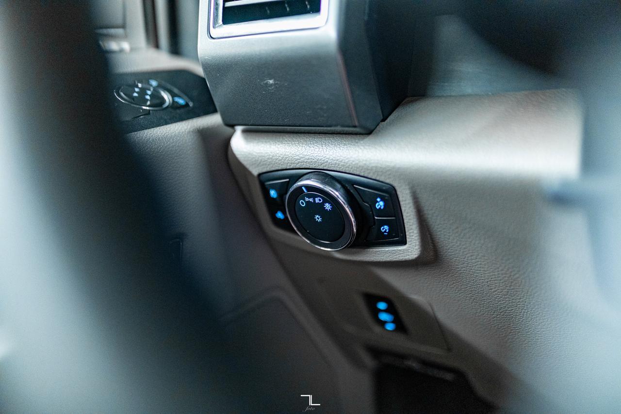 2018 Ford F-250 4x4 Crew Cab XLT Diesel Nav BCam Red Deer AB