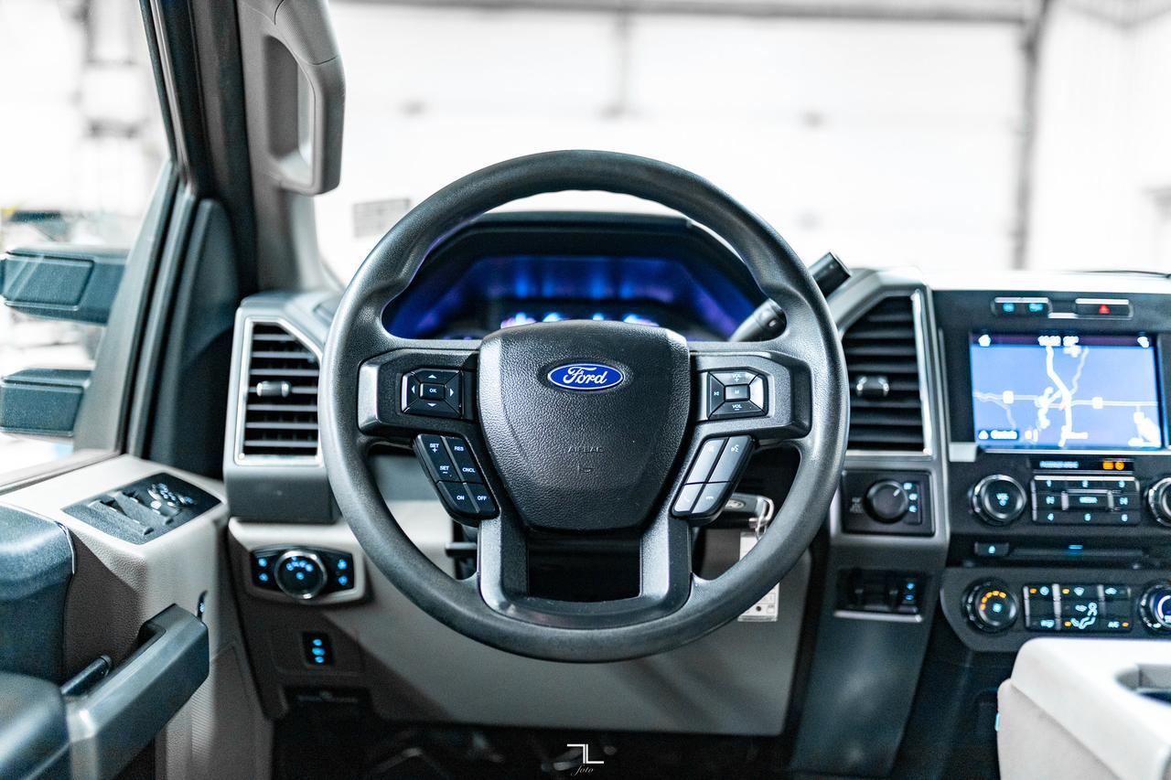 2018 Ford F-250 4x4 Crew Cab XLT Diesel Nav BCam Red Deer AB