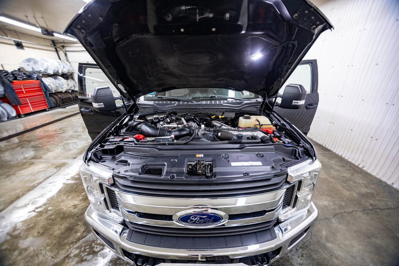 2018 Ford F-250 4x4 Crew Cab XLT Diesel Nav BCam Red Deer AB