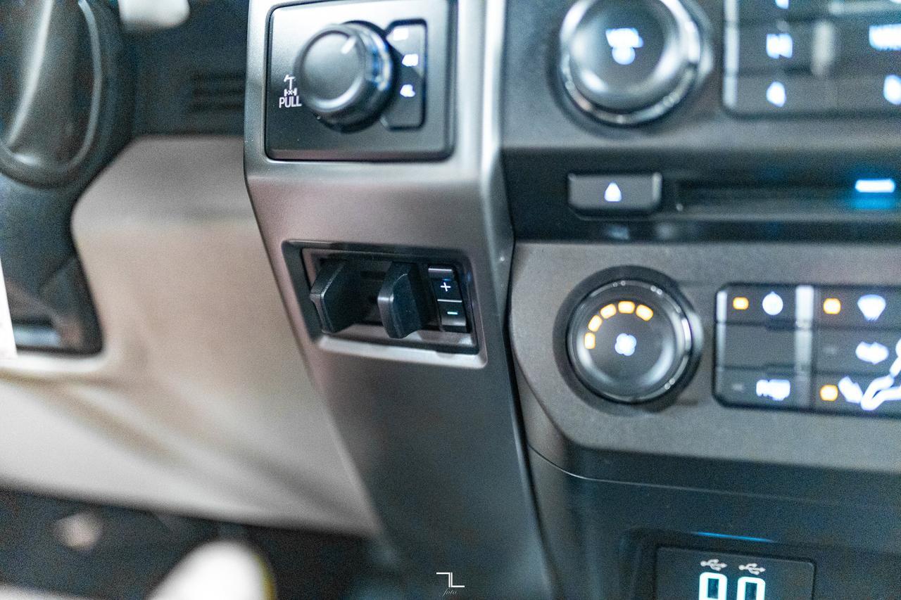 2018 Ford F-250 4x4 Crew Cab XLT Diesel Nav BCam Red Deer AB