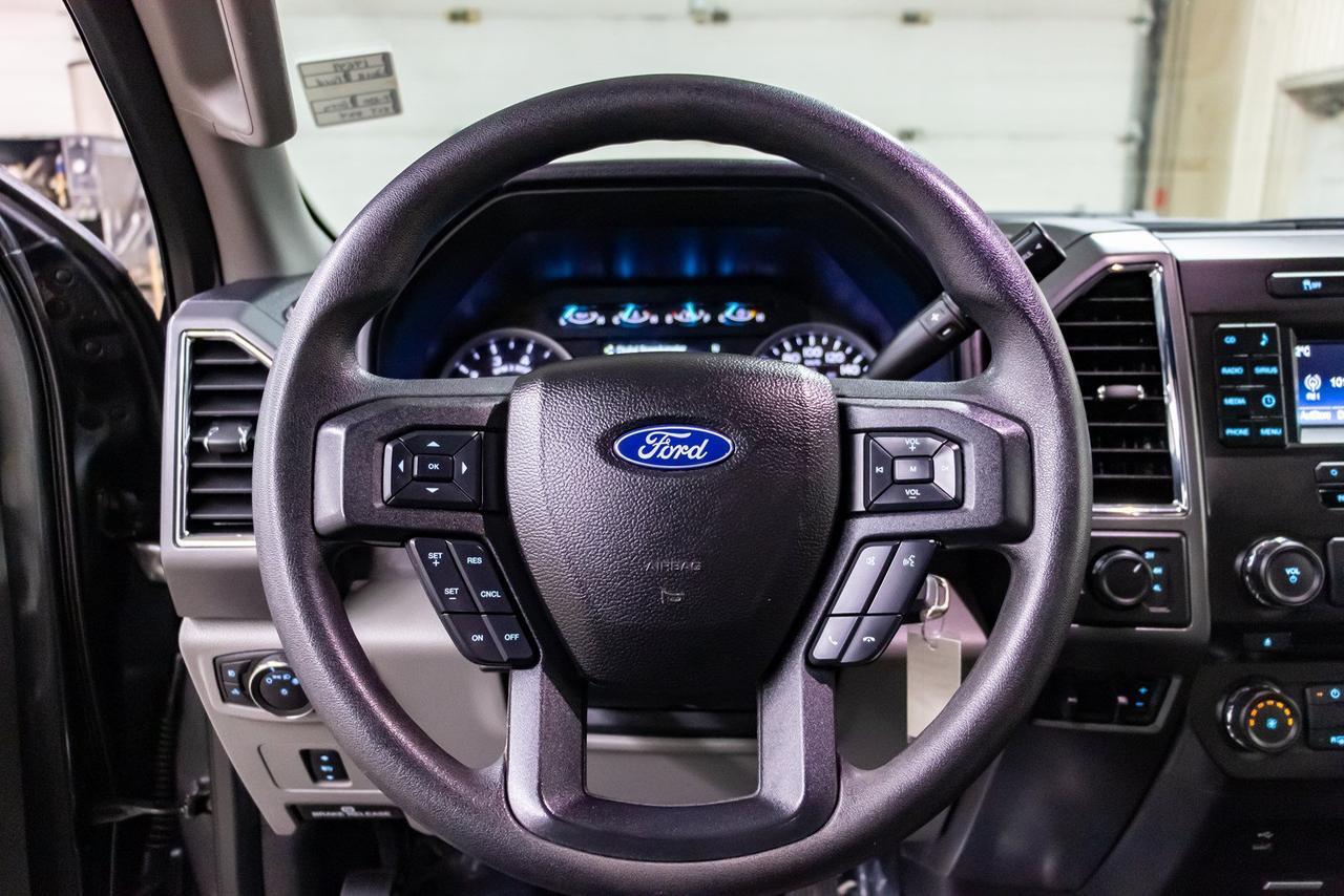 2018 Ford F-250 4x4 Crew Cab XLT Longbox BCam Red Deer AB