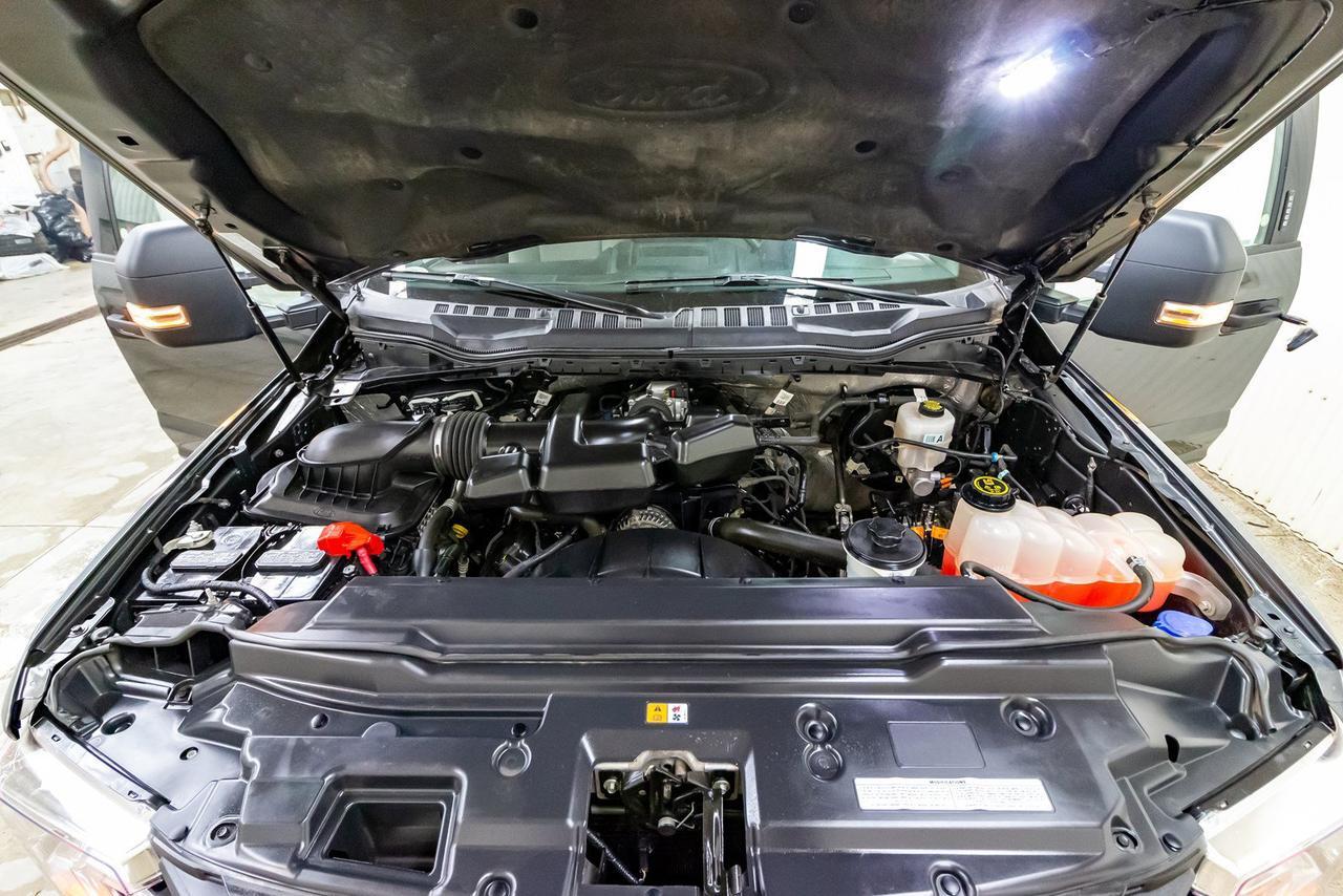 2018 Ford F-250 4x4 Crew Cab XLT Longbox BCam Red Deer AB