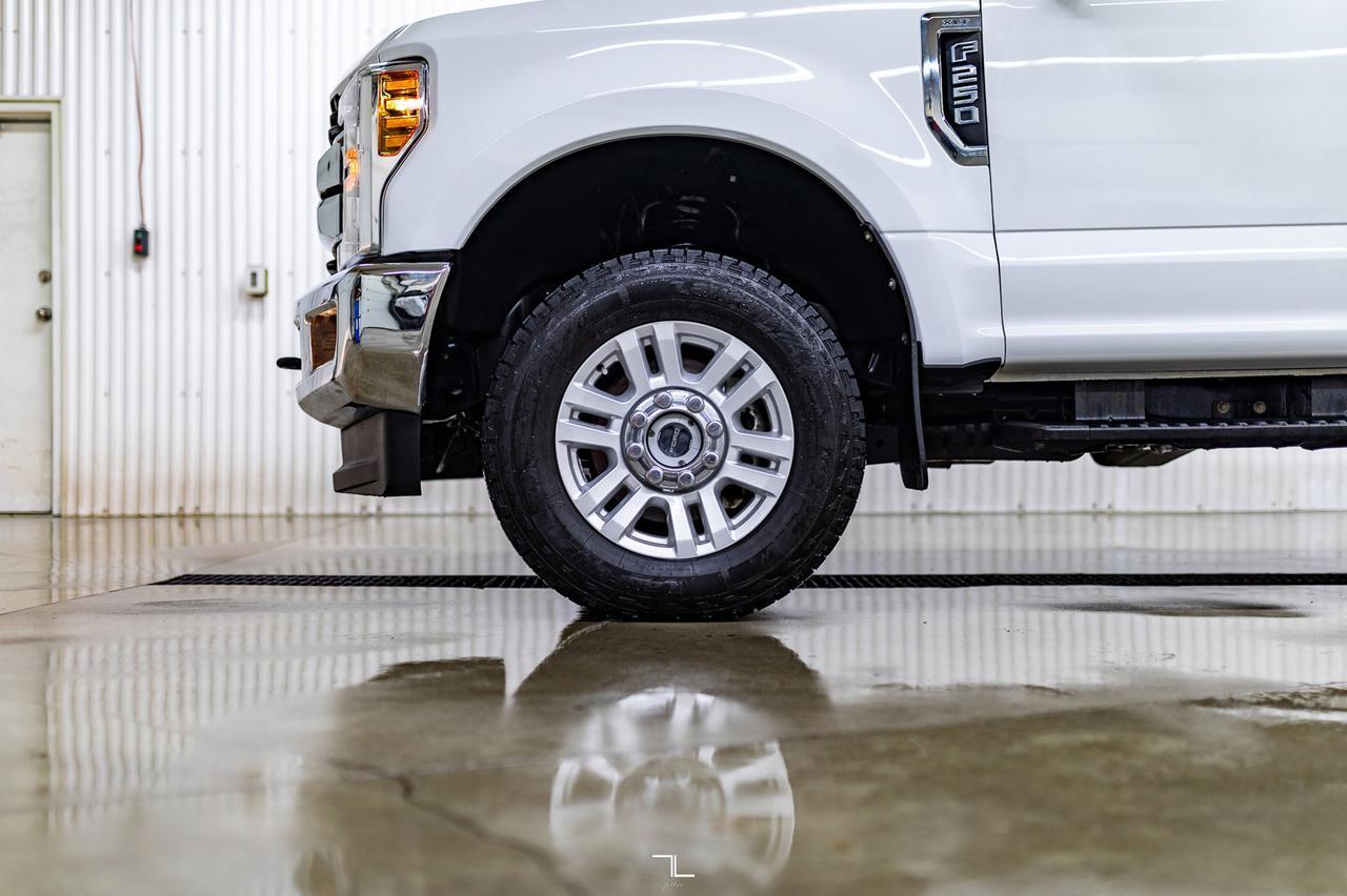 2018 Ford F-250 4x4 Crew Cab XLT Longbox PSeat BCam Red Deer AB