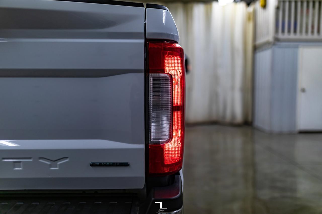 2018 Ford F-250 4x4 Reg Cab XLT FX4 Longbox BCam Red Deer AB