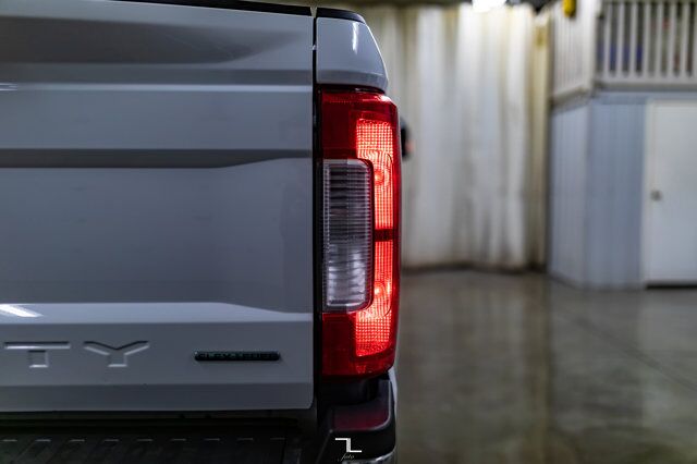 2018 Ford F-250 4x4 Reg Cab XLT FX4 Longbox BCam Red Deer AB