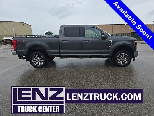 2018_Ford_F-250SD_4x4 Crew Cab Lariat_ Fond du Lac WI