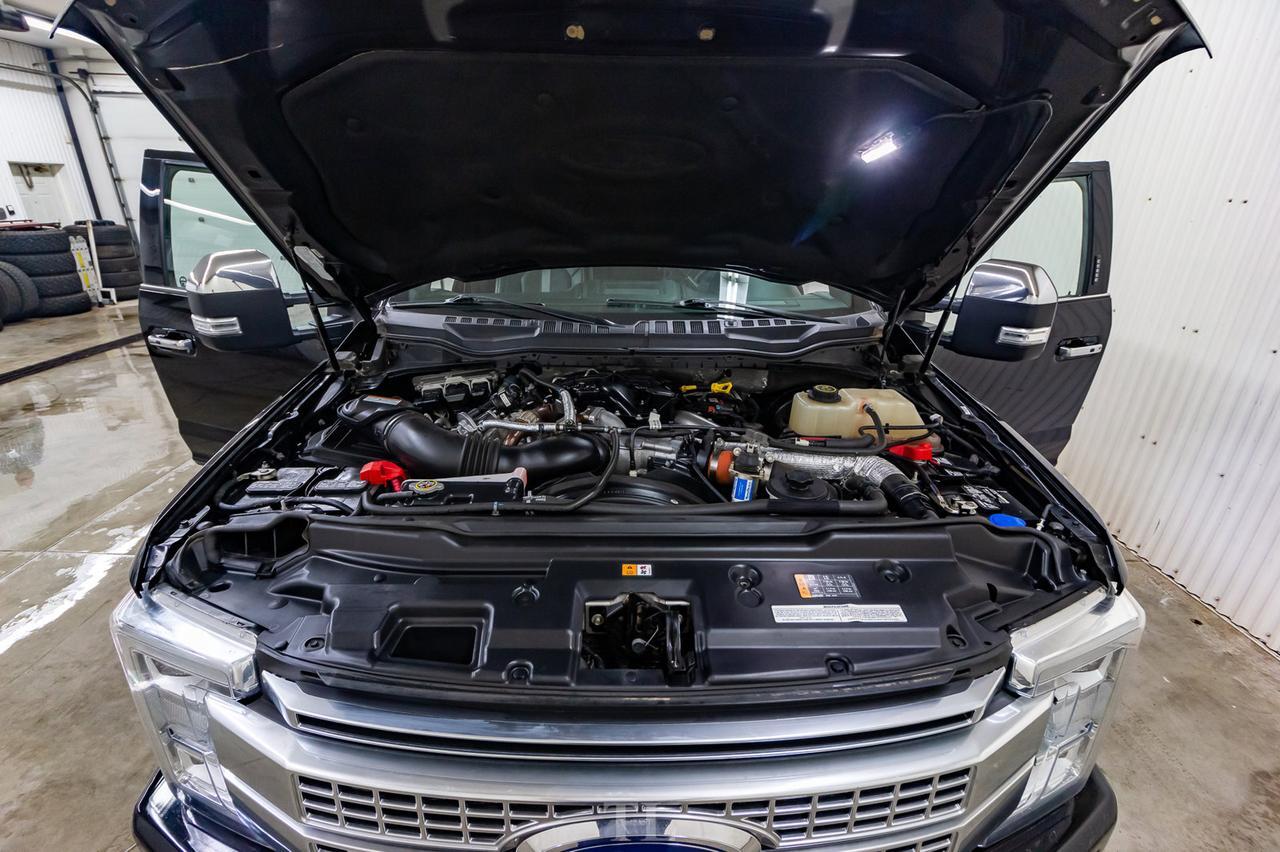 2018 Ford F-350 4x4 Crew Cab Platinum FX4 Diesel Leather Roof Nav Red Deer AB