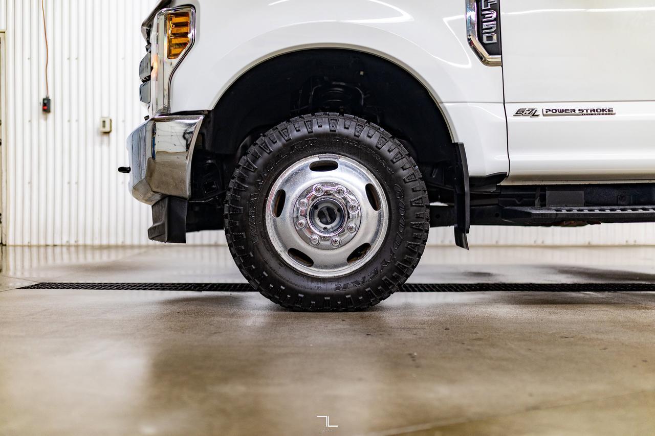 2018 Ford F-350 4x4 Crew Cab XLT Deck Diesel BCam Red Deer AB