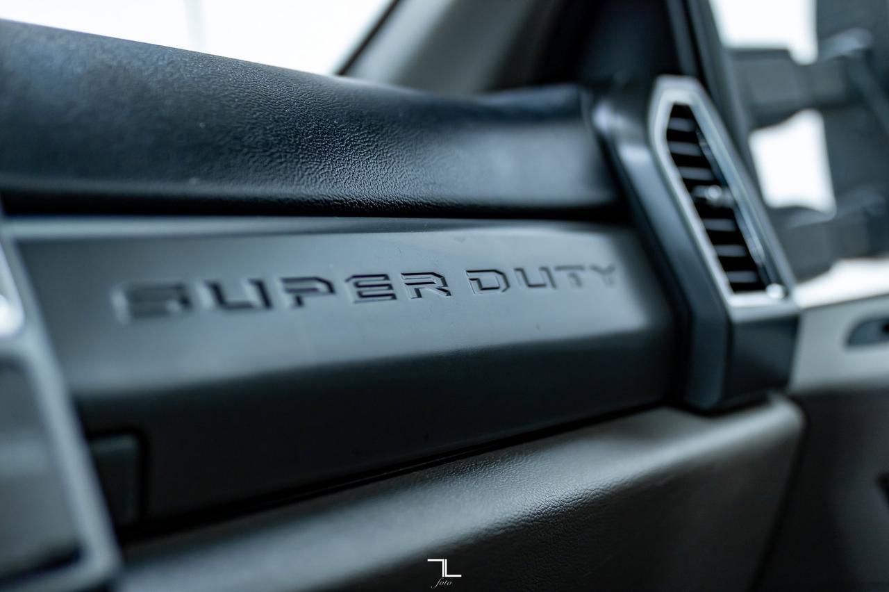 2018 Ford F-350 4x4 Crew Cab XLT Deck Diesel Red Deer AB