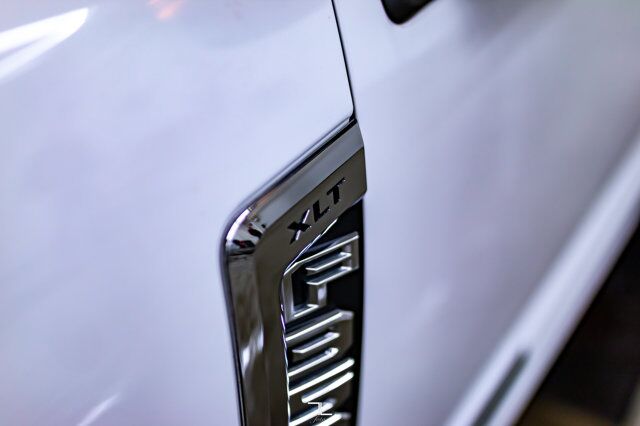 2018 Ford F-350 4x4 Crew Cab XLT Deck Diesel Red Deer AB