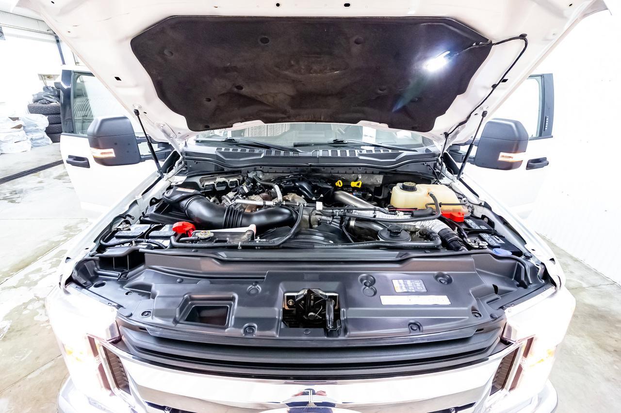 2018 Ford F-350 4x4 Crew Cab XLT Deck Diesel Red Deer AB