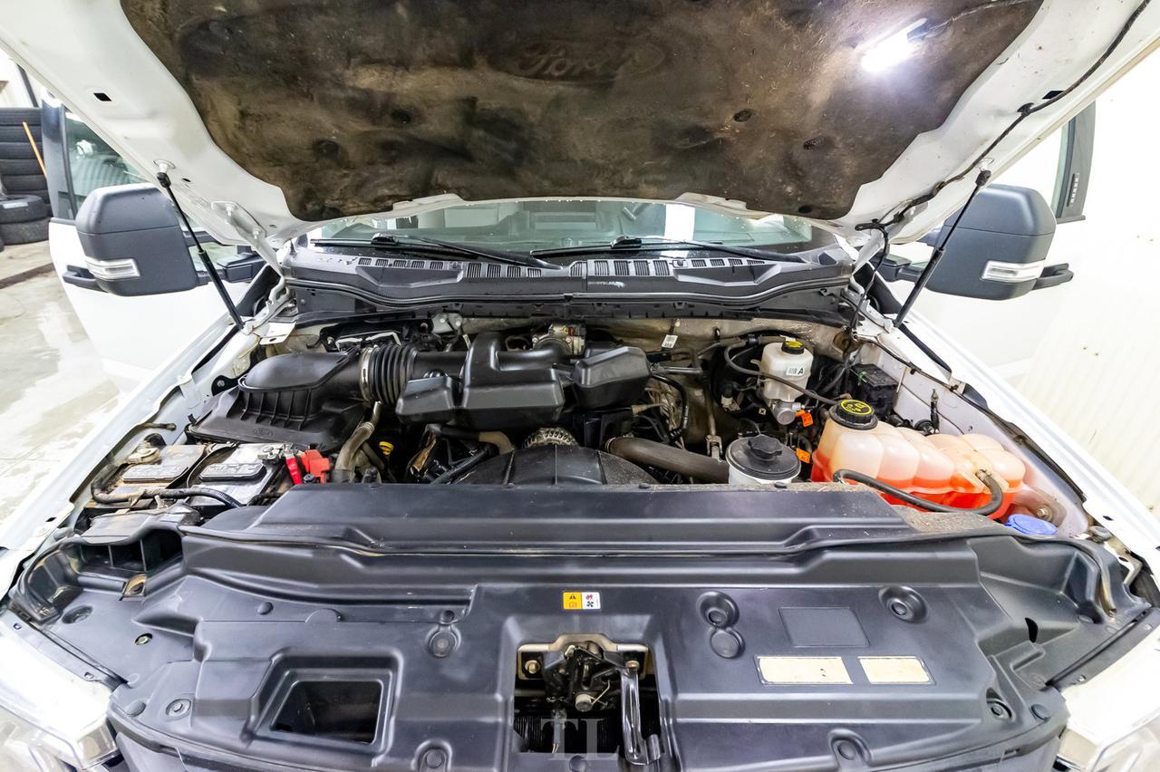 2018 Ford F-350 4x4 Crew Cab XLT Deck PSeat Red Deer AB