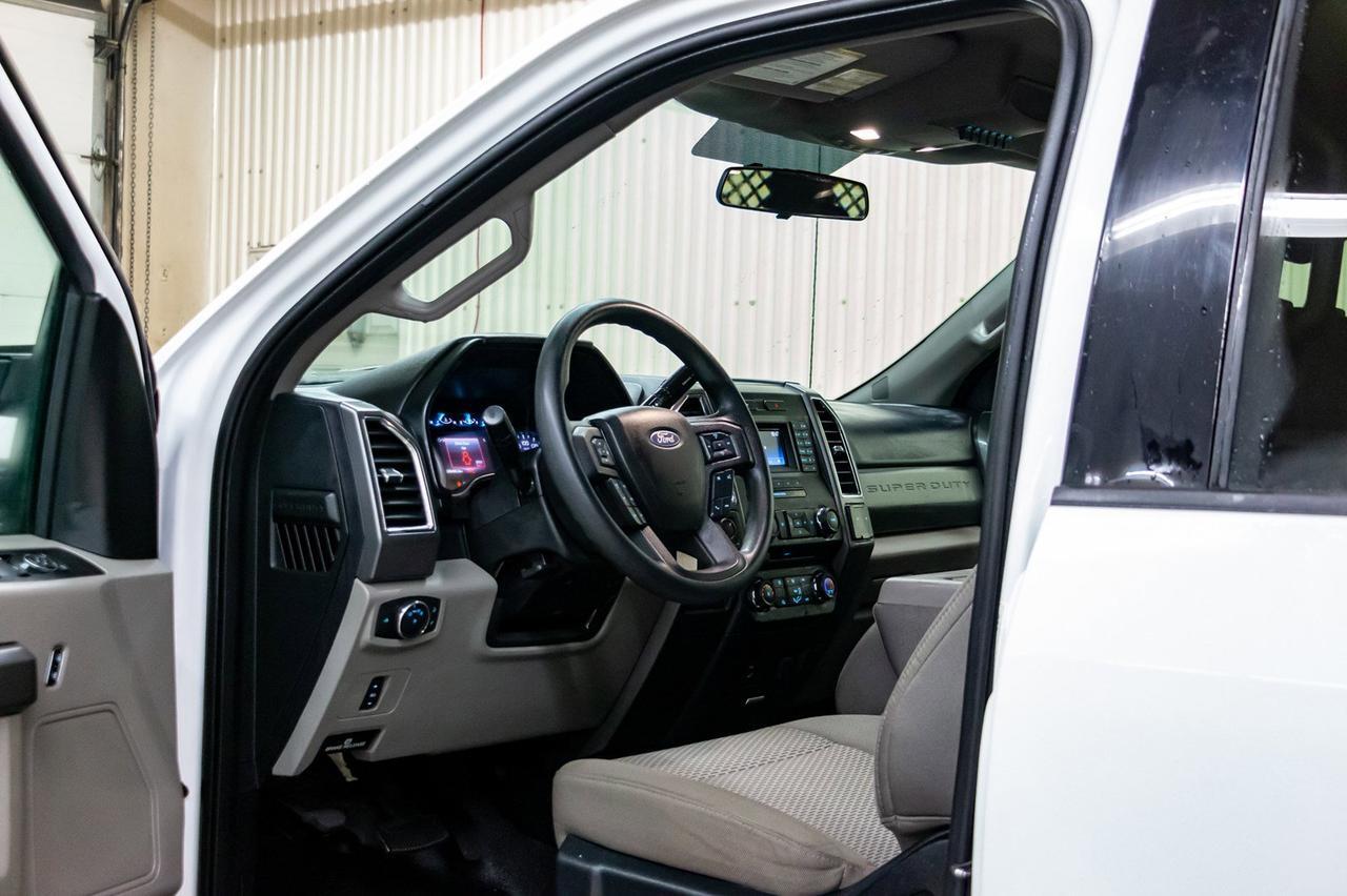 2018 Ford F-350 4x4 Crew Cab XLT Deck Red Deer AB