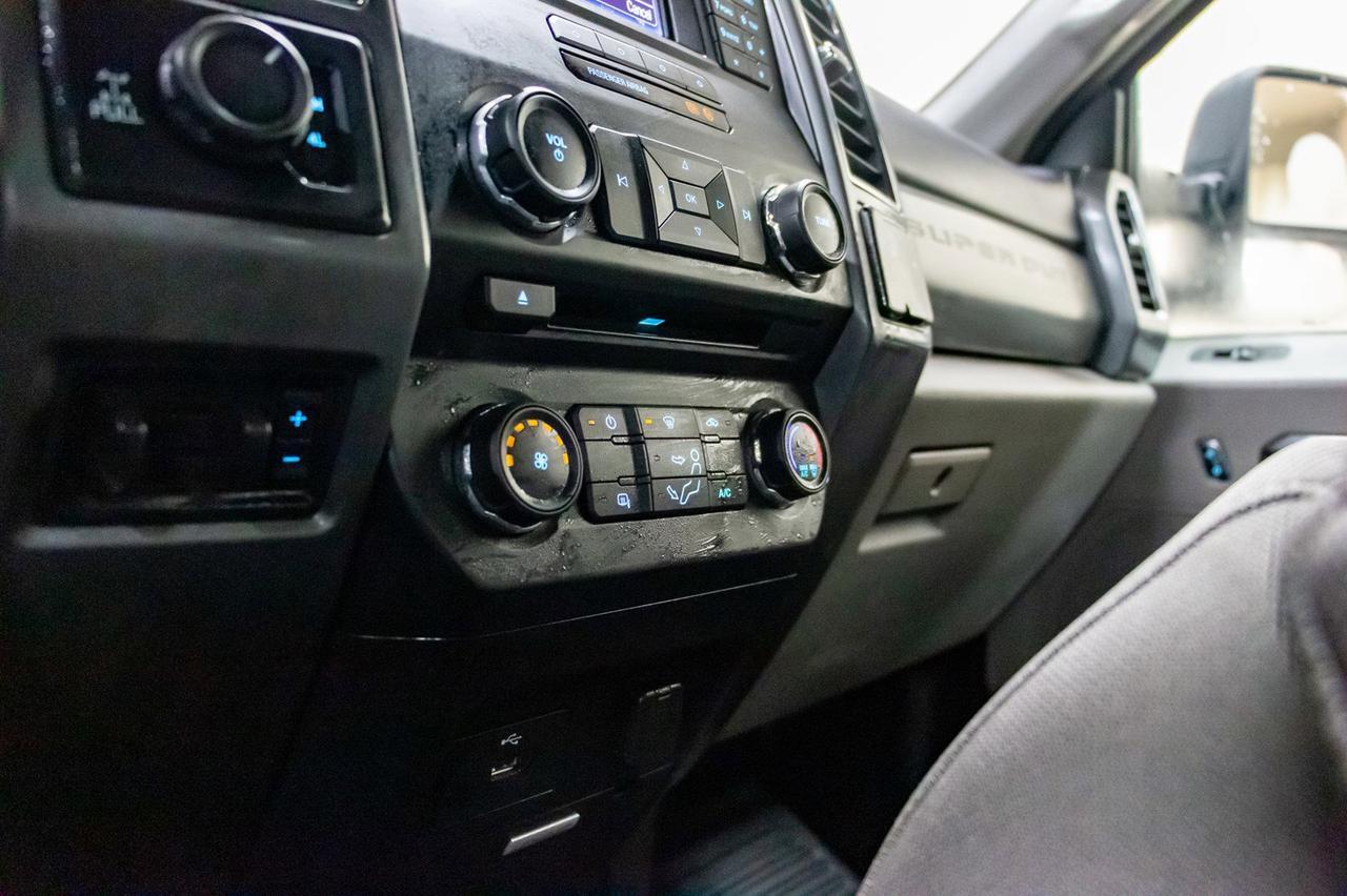 2018 Ford F-350 4x4 Crew Cab XLT Deck Red Deer AB