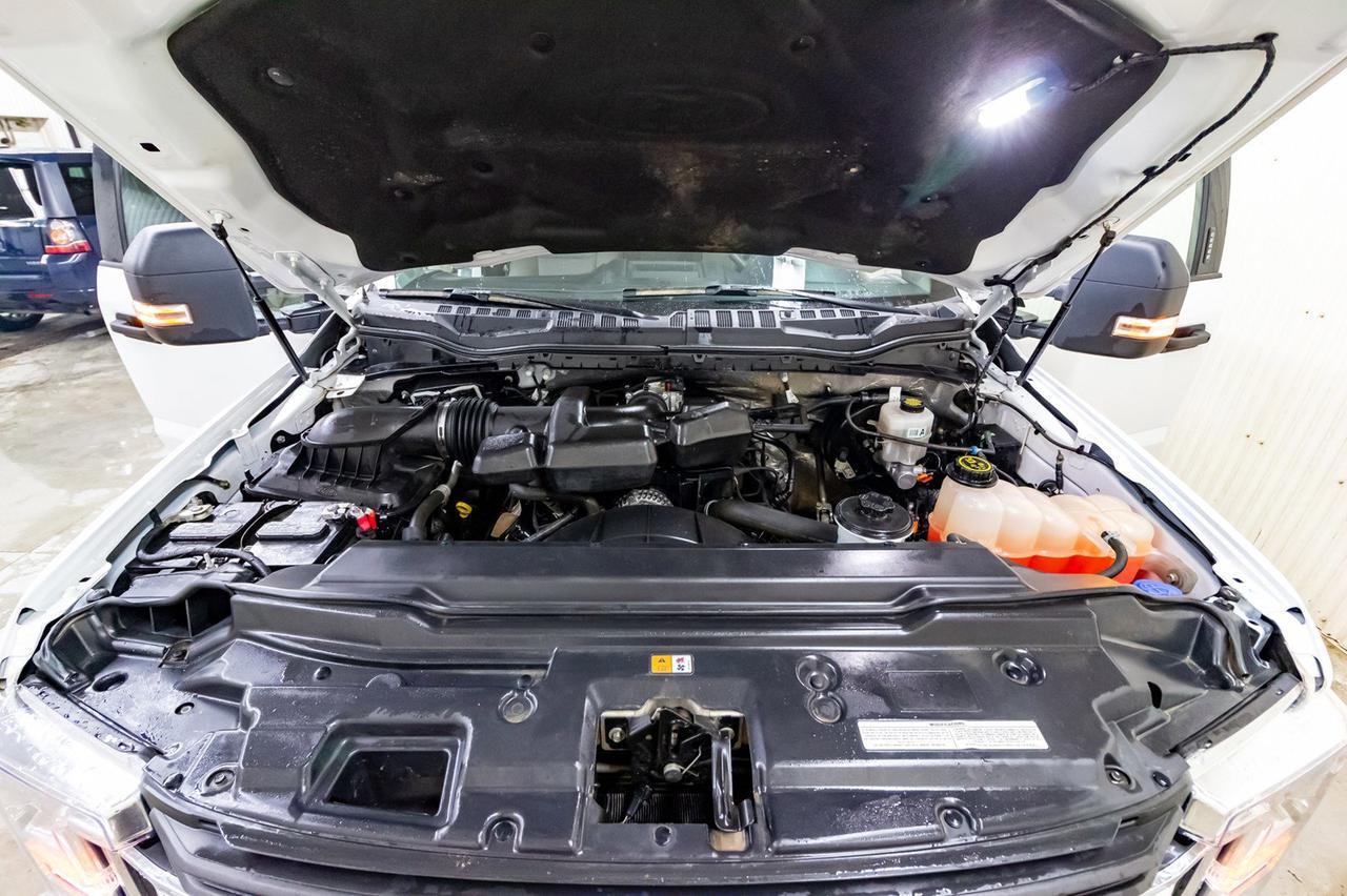 2018 Ford F-350 4x4 Crew Cab XLT Deck Red Deer AB