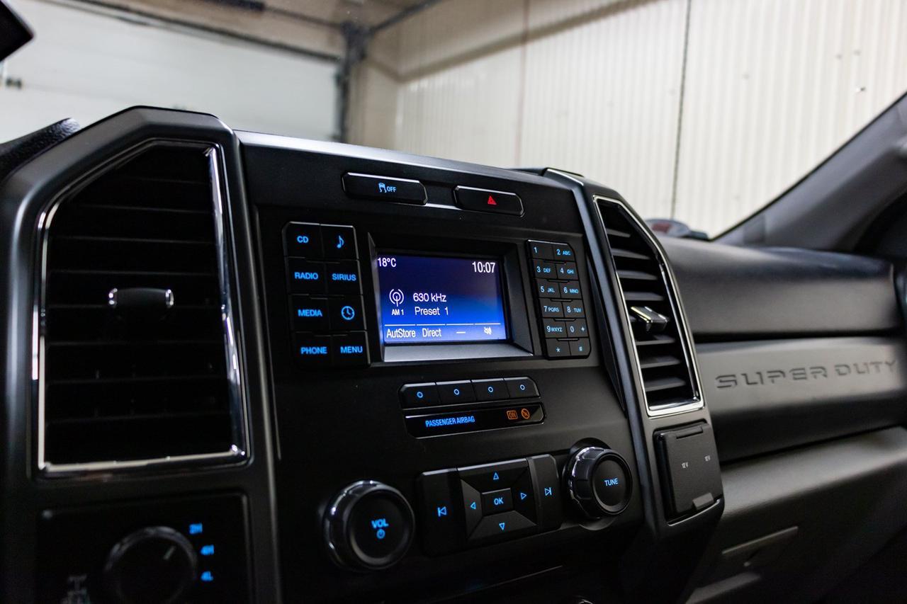 2018 Ford F-350 4x4 Crew Cab XLT Deck Red Deer AB