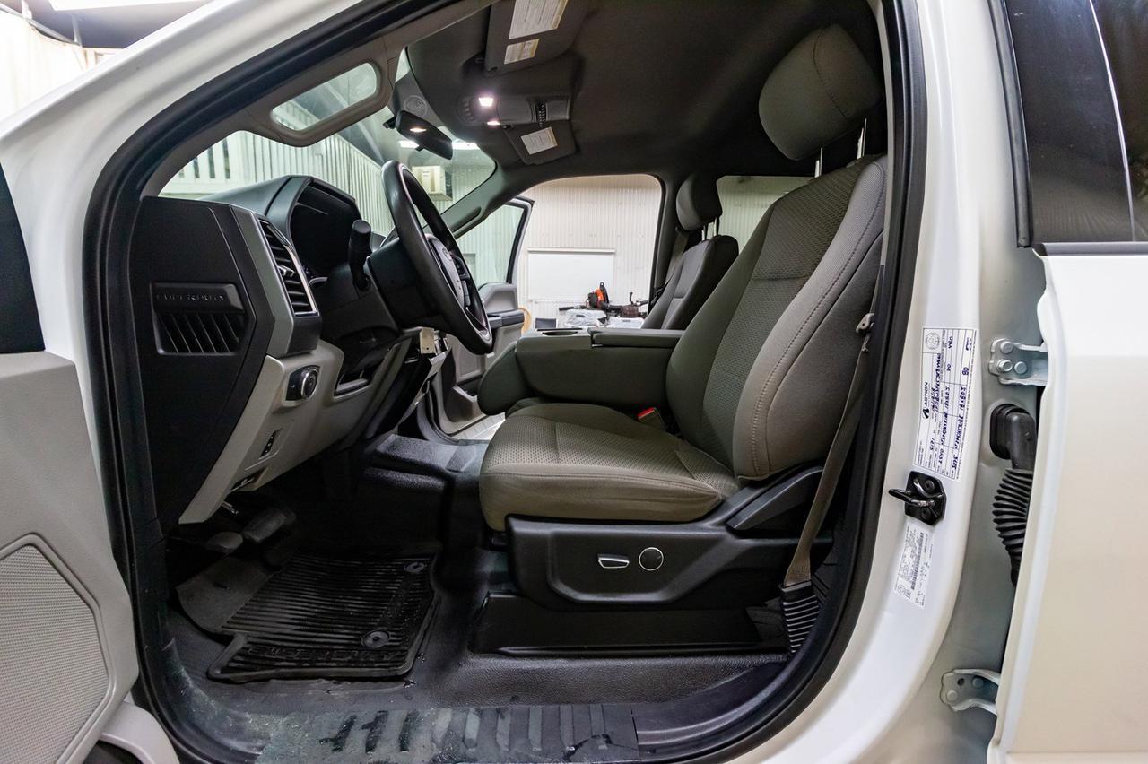 2018 Ford F-350 4x4 Crew Cab XLT Deck Red Deer AB