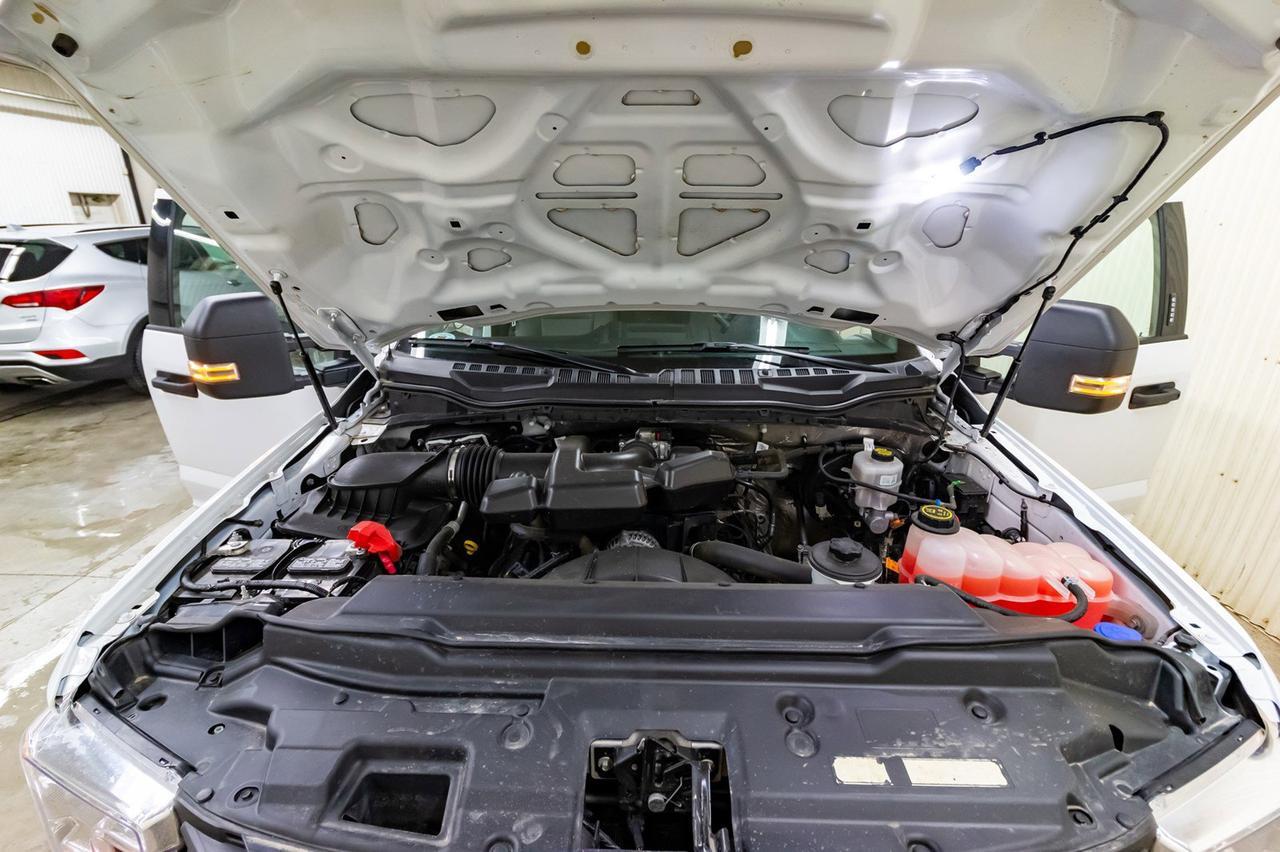 2018 Ford F-350 4x4 Crew Cab XLT Deck Red Deer AB