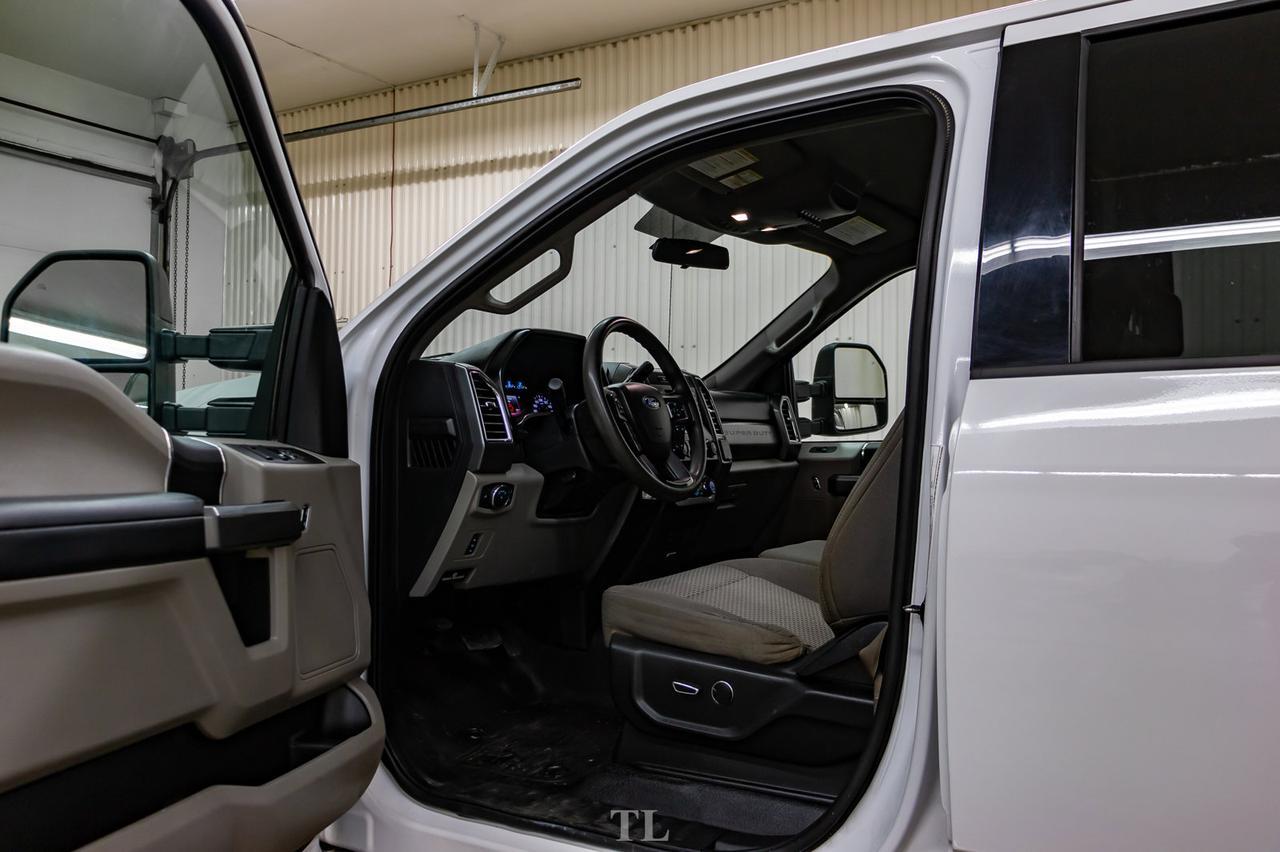 2018 Ford F-350 4x4 Crew Cab XLT Deck Red Deer AB