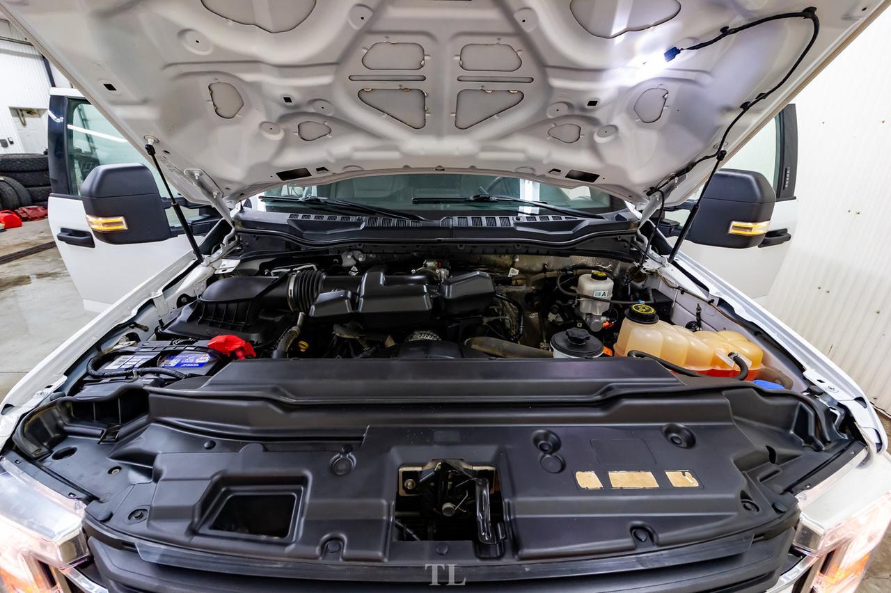 2018 Ford F-350 4x4 Crew Cab XLT Deck Red Deer AB