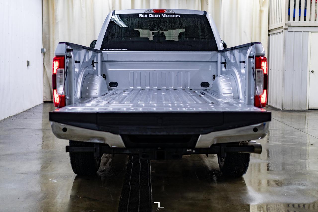 2018 Ford F-350 4x4 Crew Cab XLT FX4 Diesel Nav Roof BCam Red Deer AB