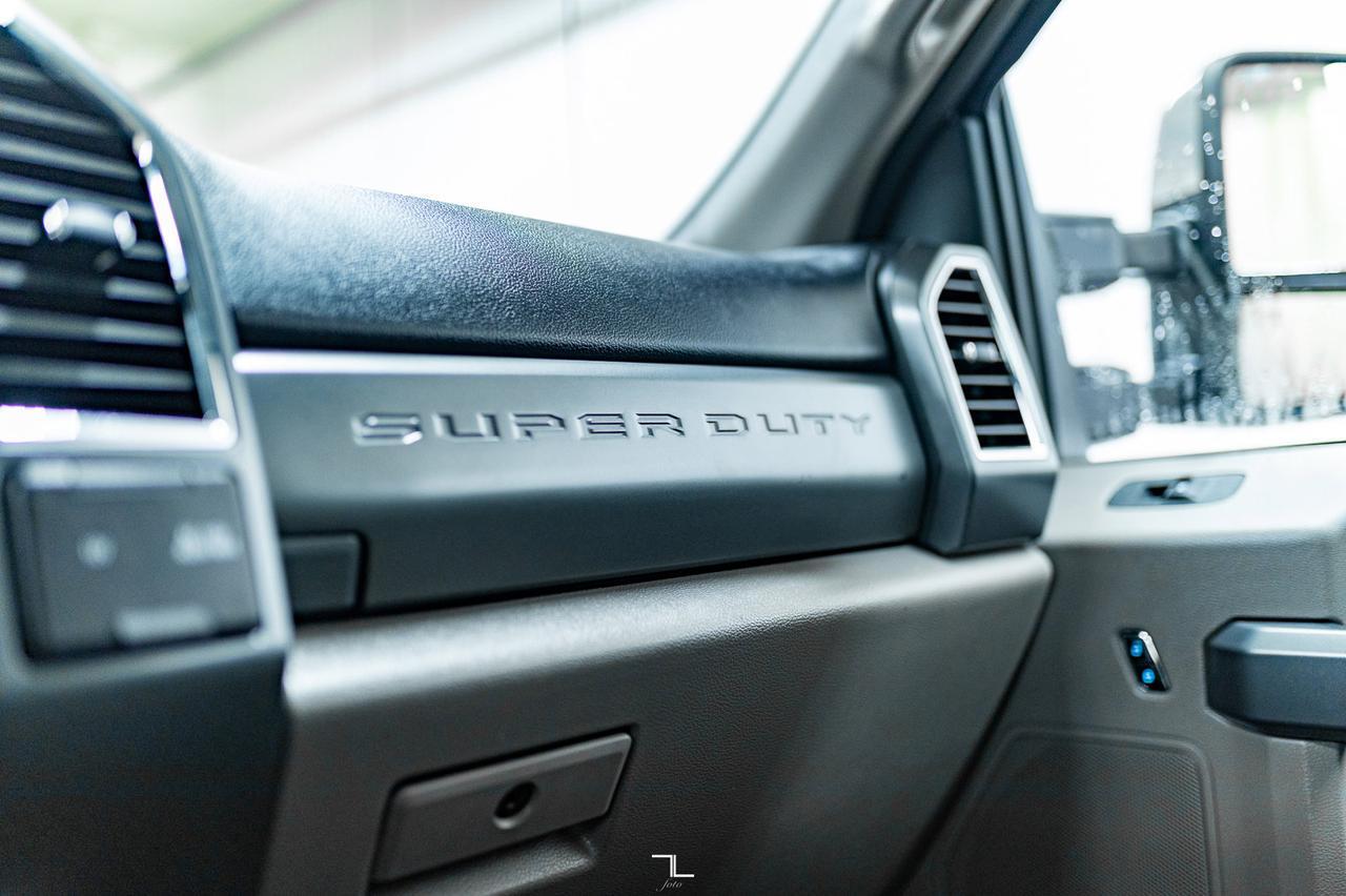 2018 Ford F-350 4x4 Crew Cab XLT FX4 Diesel Nav Roof BCam Red Deer AB