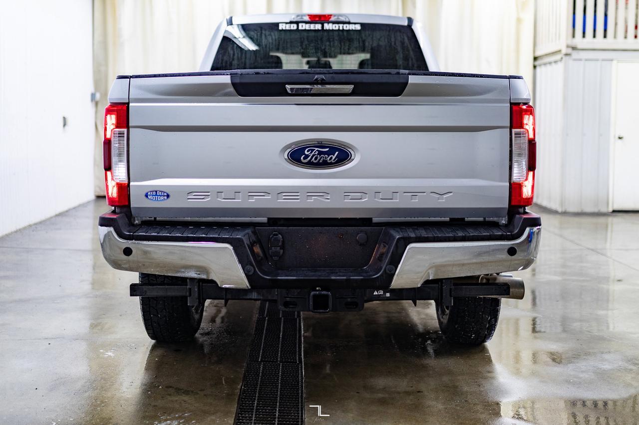 2018 Ford F-350 4x4 Crew Cab XLT FX4 Diesel Nav Roof BCam Red Deer AB