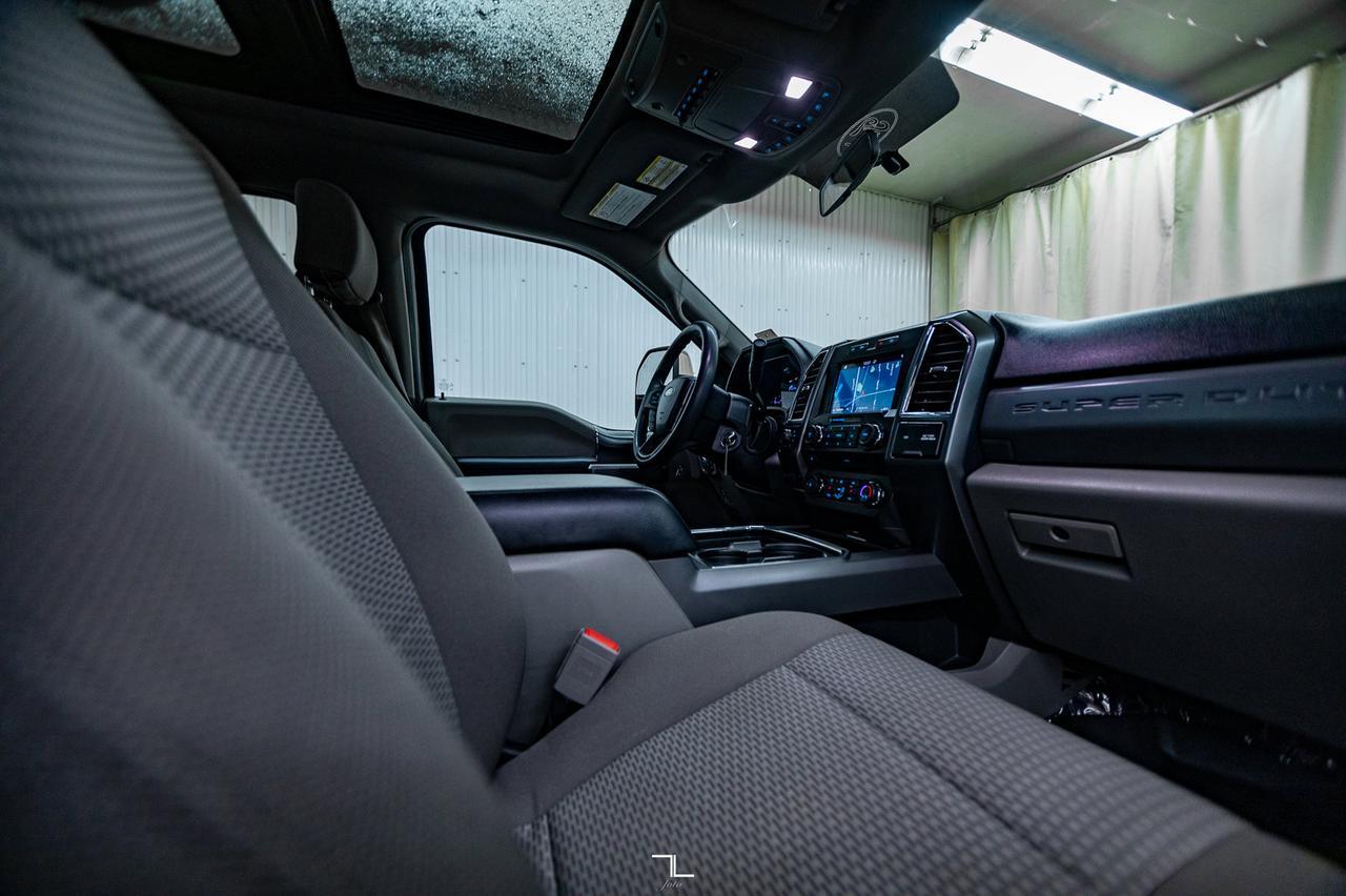 2018 Ford F-350 4x4 Crew Cab XLT FX4 Diesel Nav Roof BCam Red Deer AB