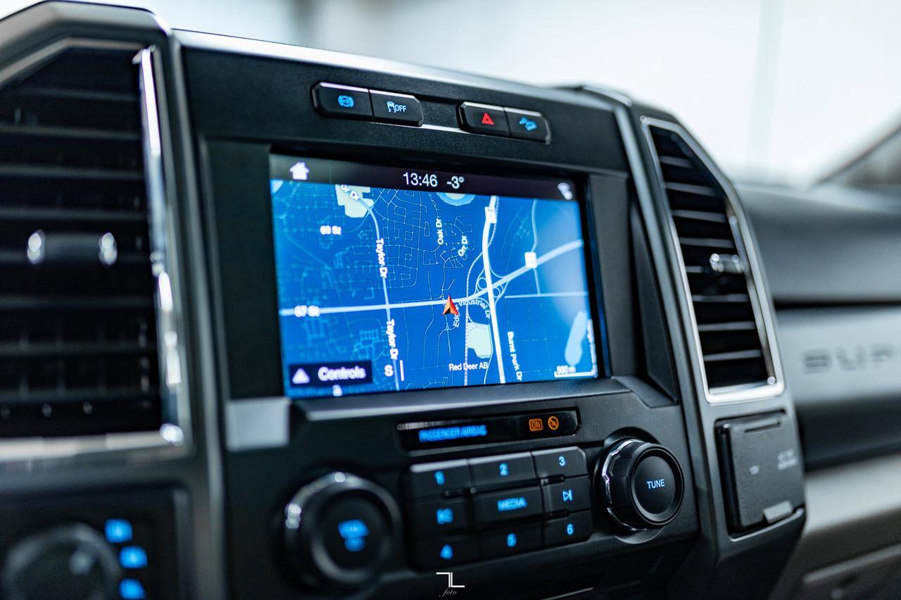 2018 Ford F-350 4x4 Crew Cab XLT FX4 Diesel Nav Roof BCam Red Deer AB