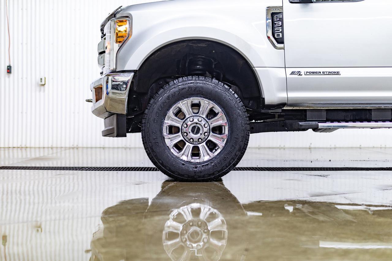 2018 Ford F-350 4x4 Crew Cab XLT FX4 Diesel Nav Roof BCam Red Deer AB