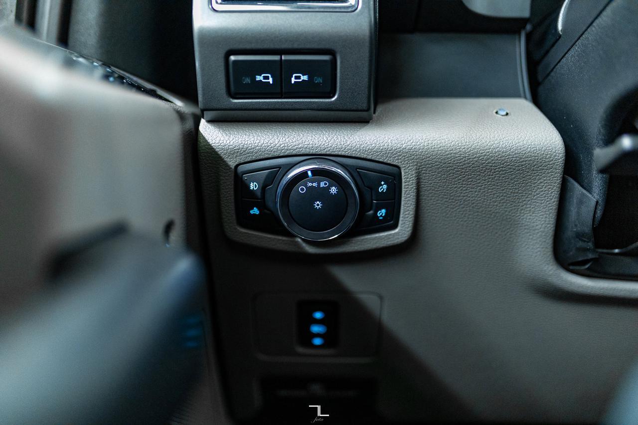 2018 Ford F-350 4x4 Crew Cab XLT FX4 Diesel Nav Roof BCam Red Deer AB