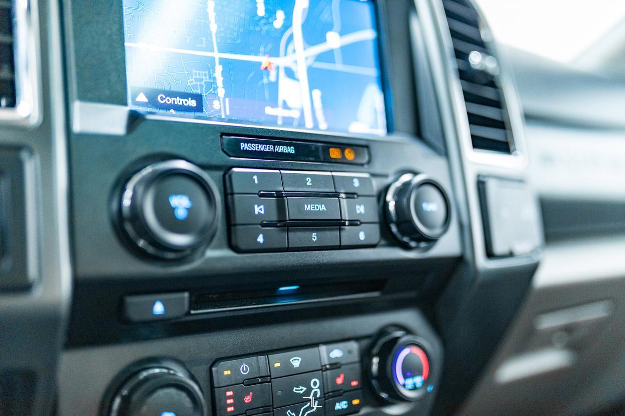 2018 Ford F-350 4x4 Crew Cab XLT FX4 Diesel Nav Roof BCam Red Deer AB