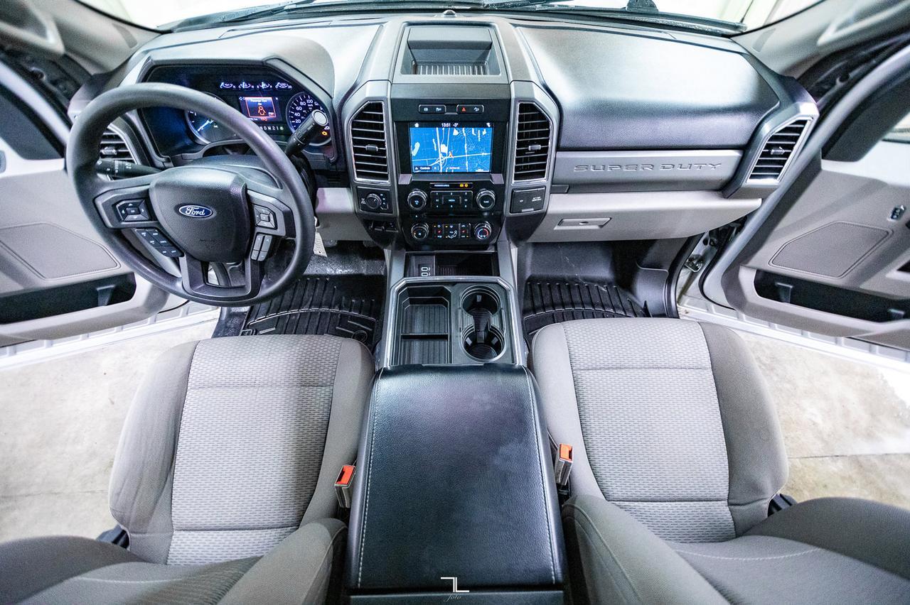 2018 Ford F-350 4x4 Crew Cab XLT FX4 Diesel Nav Roof BCam Red Deer AB