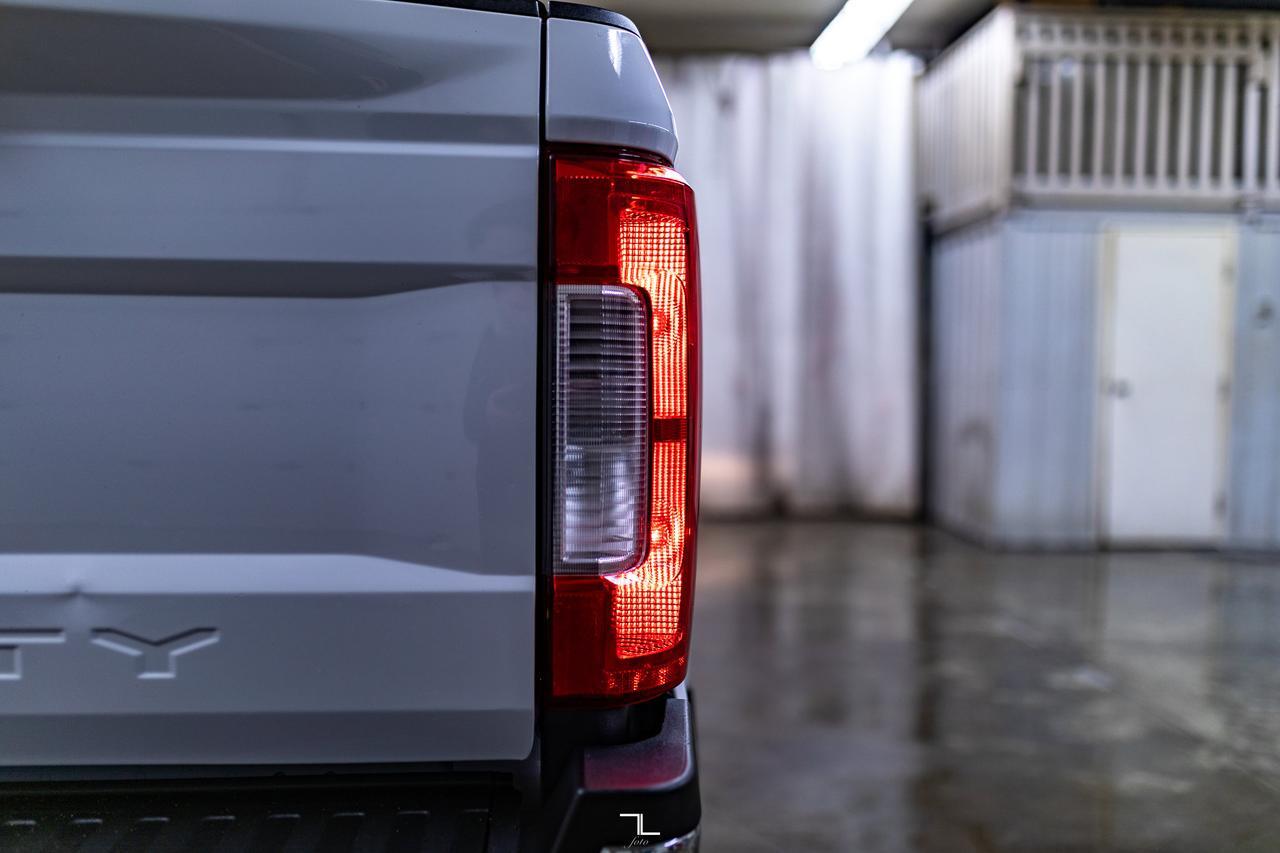 2018 Ford F-350 4x4 Crew Cab XLT FX4 Diesel PSeat BCam Red Deer AB