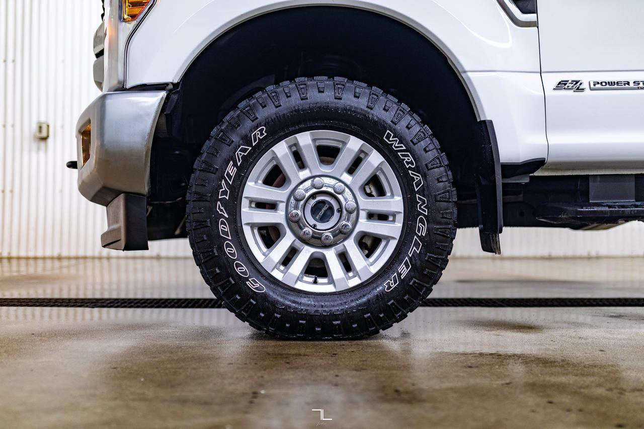 2018 Ford F-350 4x4 Crew Cab XLT FX4 Diesel PSeat BCam Red Deer AB