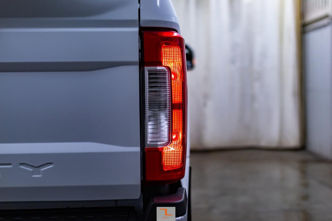 2018 Ford F-350 4x4 Crew Cab XLT FX4 Longbox Diesel BCam Red Deer AB