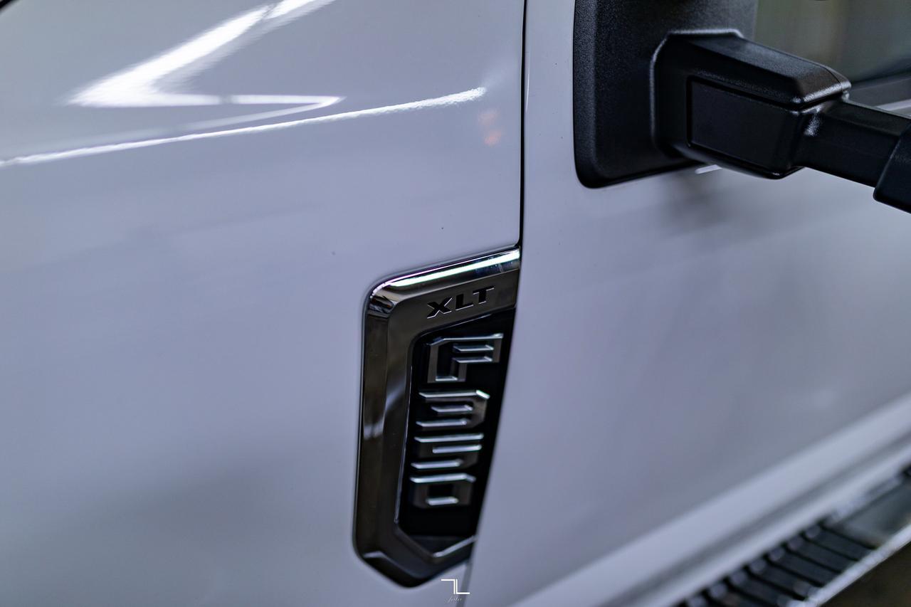 2018 Ford F-350 4x4 Crew Cab XLT FX4 Longbox PSeat BCam Red Deer AB