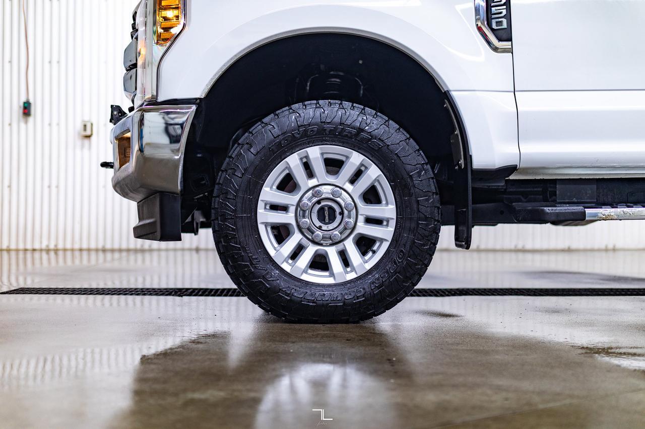 2018 Ford F-350 4x4 Crew Cab XLT FX4 Longbox PSeat BCam Red Deer AB