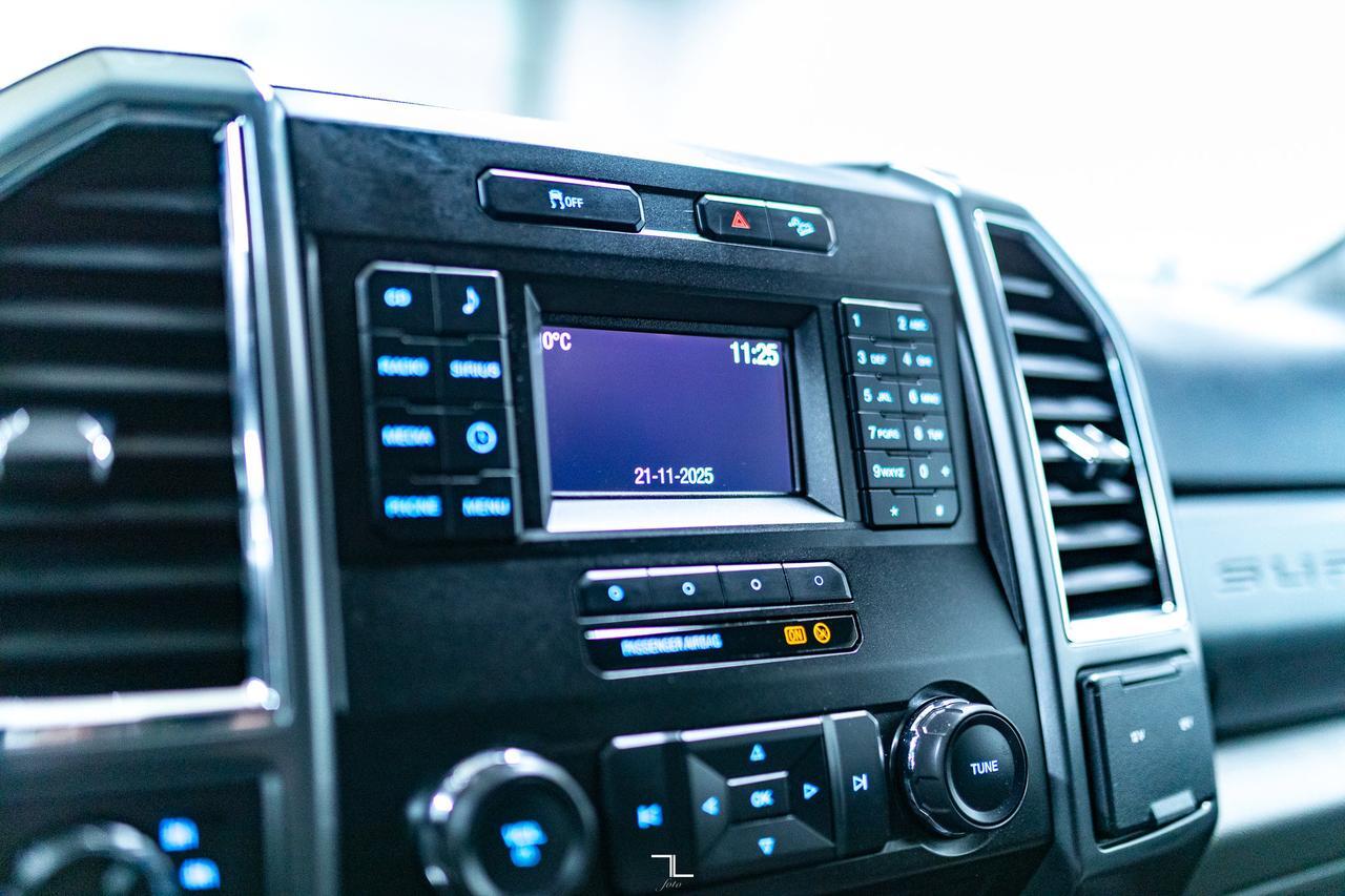 2018 Ford F-350 4x4 Crew Cab XLT FX4 Longbox PSeat BCam Red Deer AB